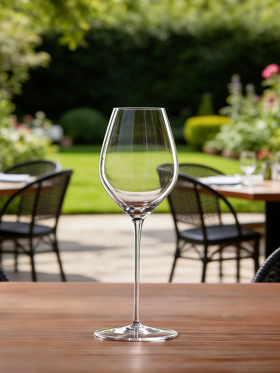 Elegant Crystal Glass Goblet For Beverages And Special Occasions